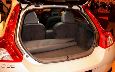 Volvo C30 Luggage area : click to zoom picture.